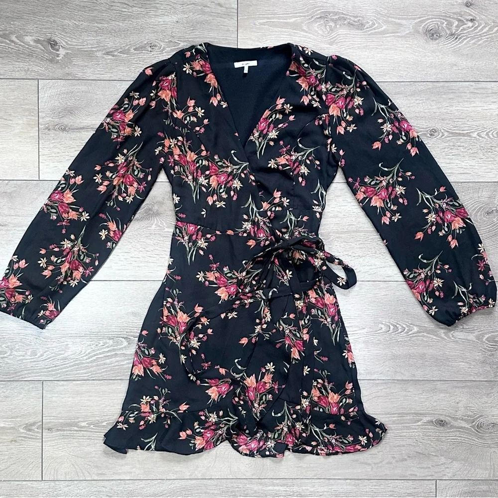 Francesca’s Mi Ami Charlotte Floral Mini Wrap Dress - Picture 5 of 15